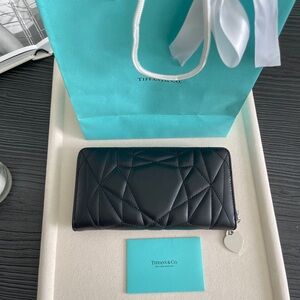 Return to Tiffany Padded Large Wallet in Black Leather NEW $690